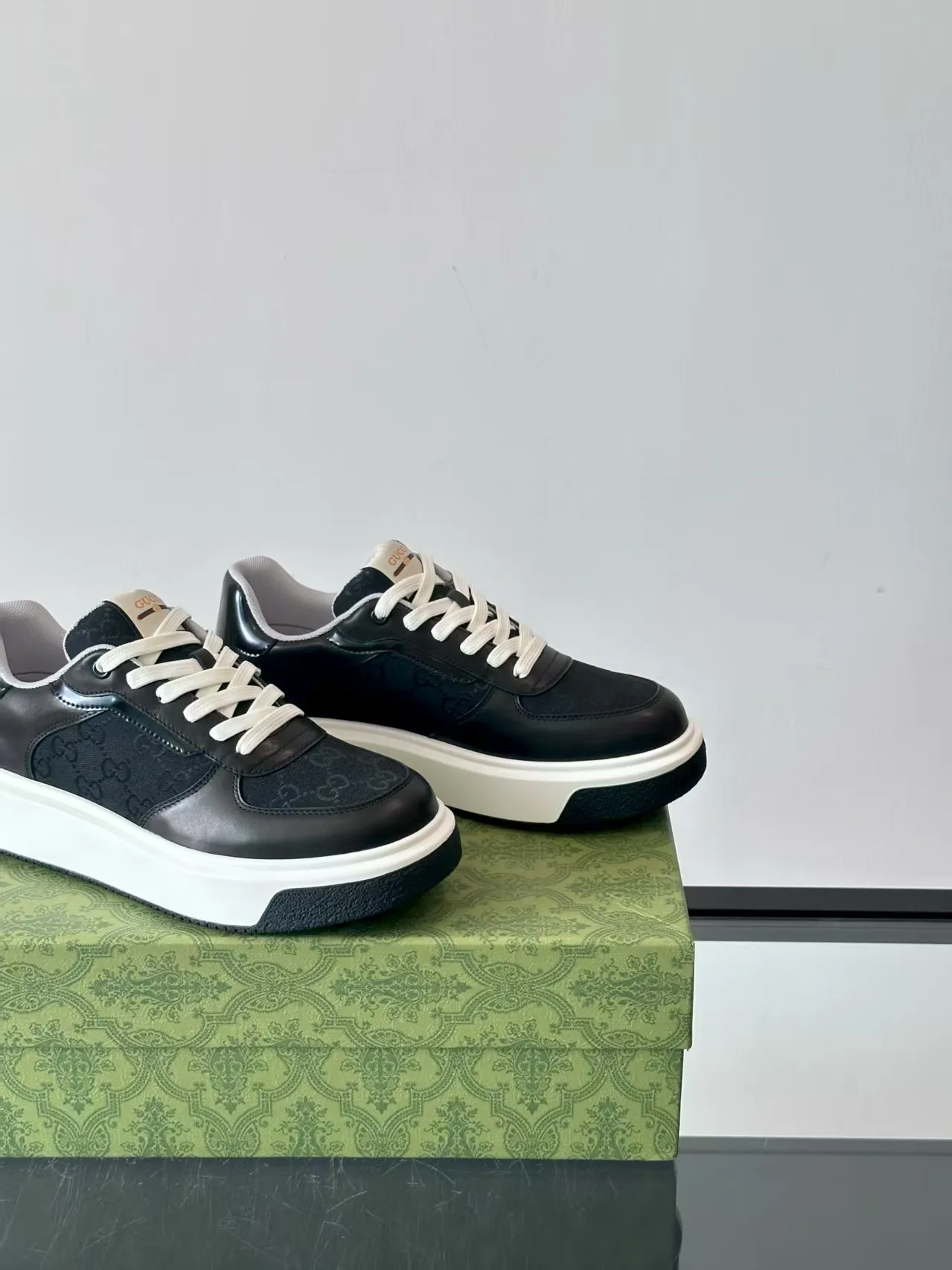 P460. New men's shoes GUCCI [Lightning] latest shoes shipped. Original quality, fashionable, special materials, sheepskin lining, new packaging. The foot feels super comfortable and the workmanship is impeccable. Size: 38-45, white lining. No. 058